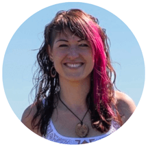 Portrait d’Émilie Terreaux, formatrice passionnée en soins énergétiques, LaHoChi, Tambour Unité et massages intuitifs.